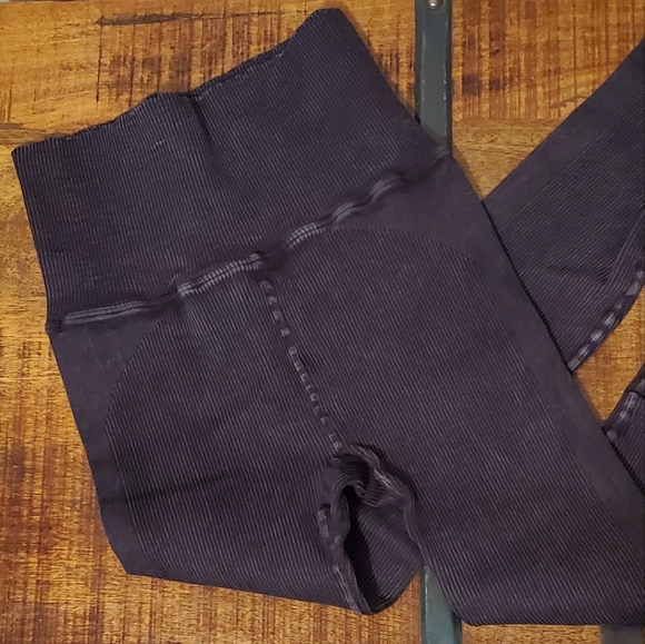 🖤 Free People Ultra High Rise Happiness Runs Leggings 🖤 - Picture 12 of 15